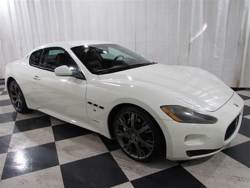 Used 2010 Maserati GranTurismo S RWD image 11
