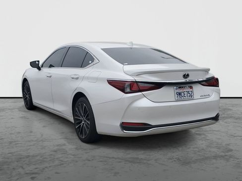 Used 2024 Lexus ES 300h w/ Premium Package FWD image 3