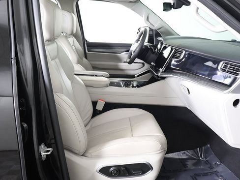 Used 2022 Jeep Wagoneer Series III w/ Premium Group I image 36