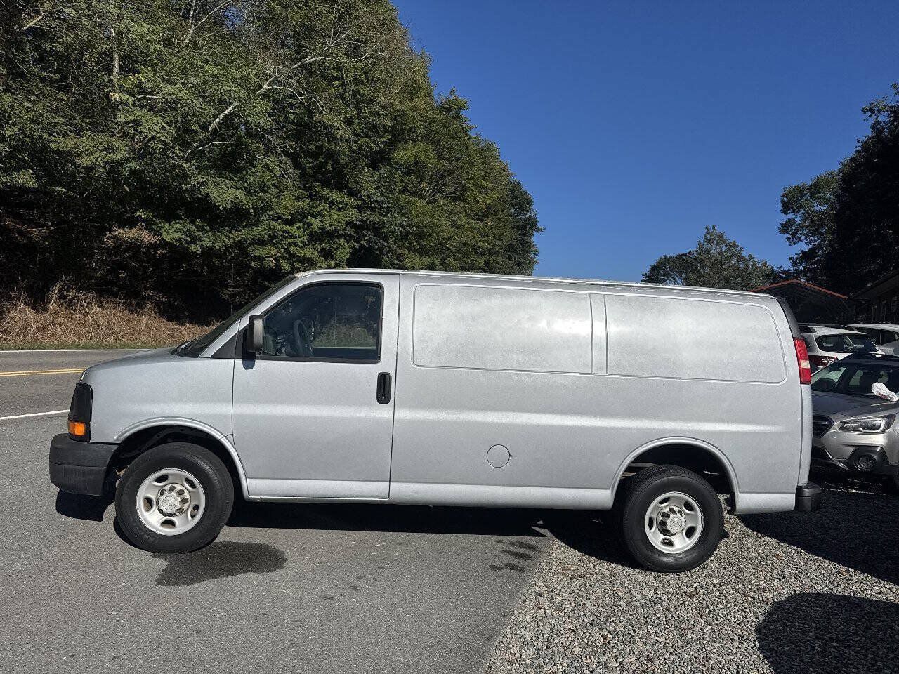Used 2006 Chevrolet Express 2500 RWD image 2