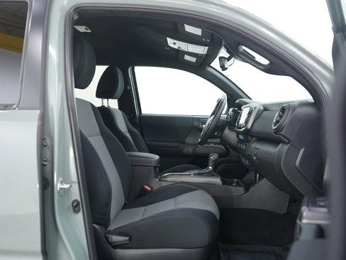 Used 2022 Toyota Tacoma TRD Sport image 10