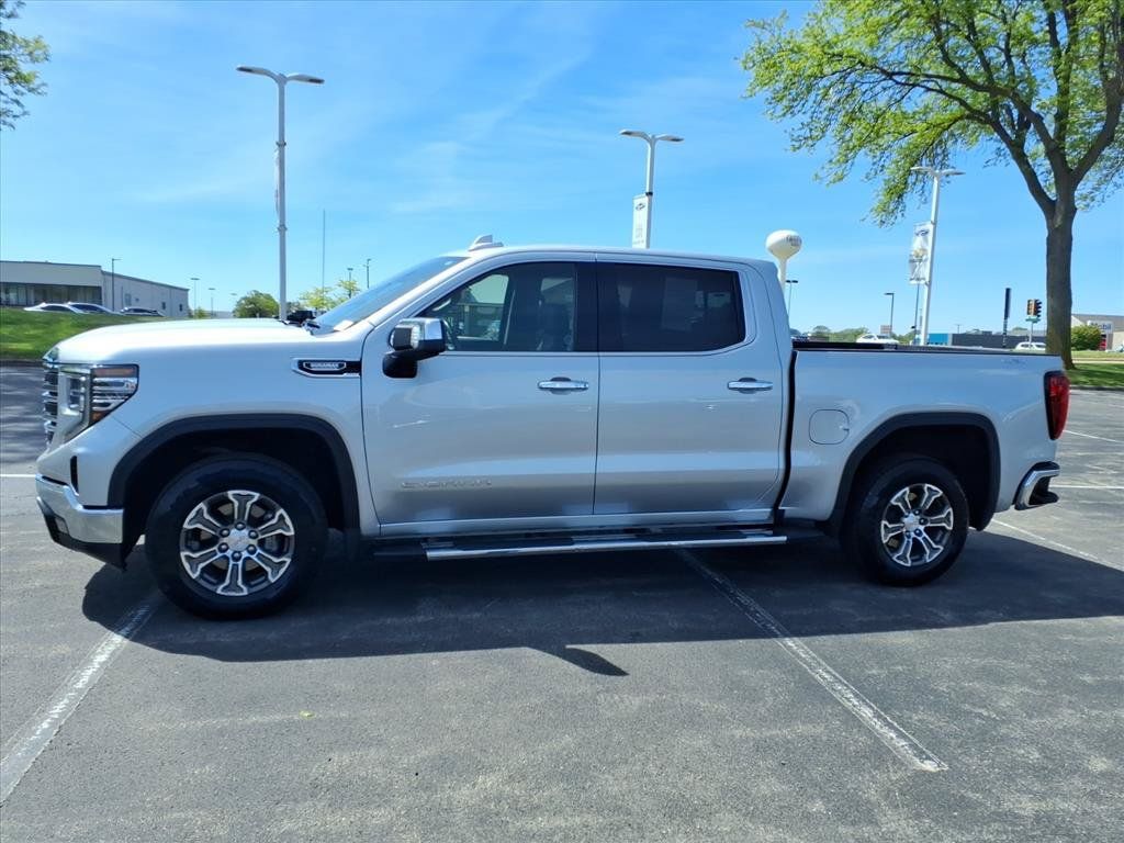 Used 2022 GMC Sierra 1500 SLT w/ SLT Convenience Package AWD/4WD image 4