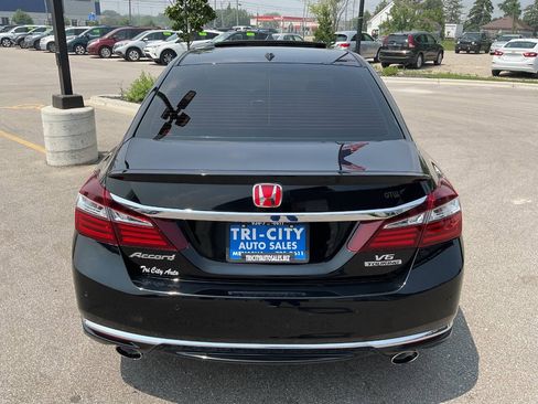 Used 2016 Honda Accord Touring image 6