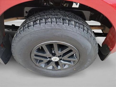 Used 2019 Nissan Frontier SV image 11