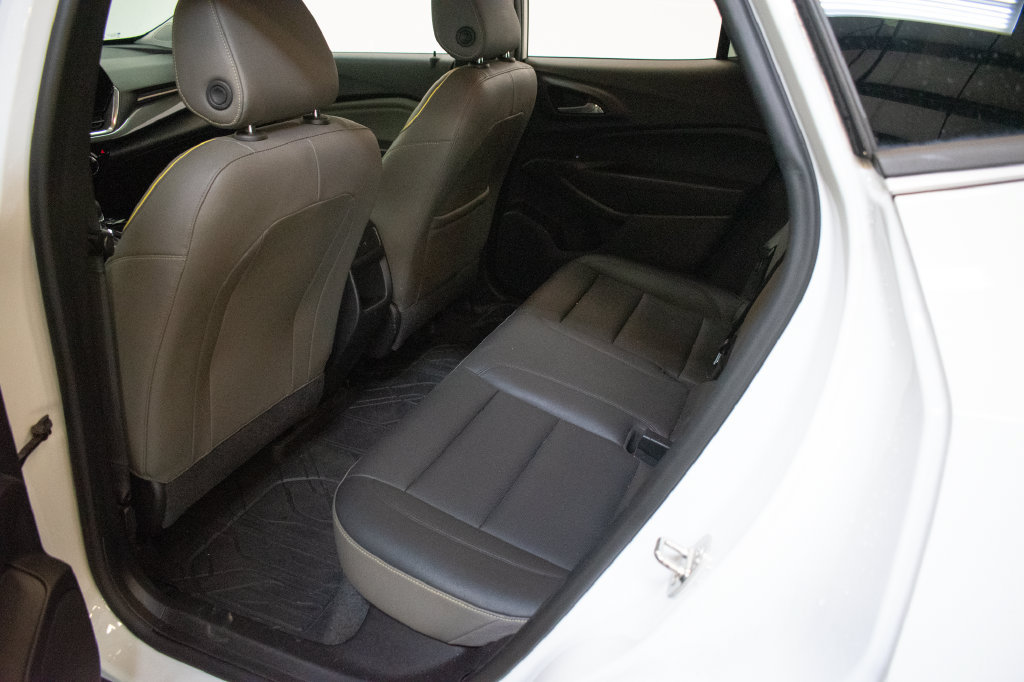 Used 2024 Chevrolet Trax ACTIV w/ Sunroof Package FWD image 22