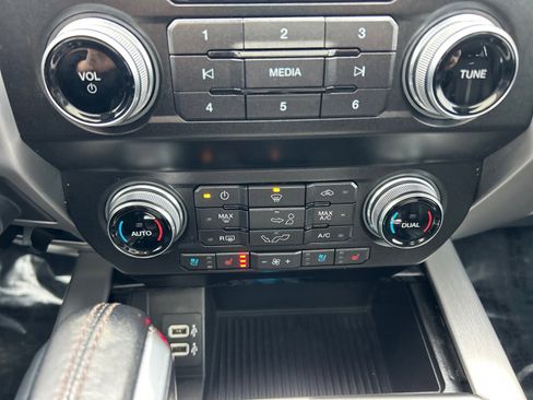 Certified 2019 Ford F150 Platinum w/ Equipment Group 701A Luxury image 29