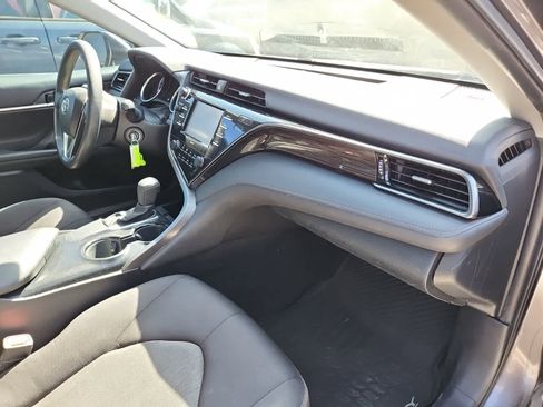 Used 2020 Toyota Camry LE image 17