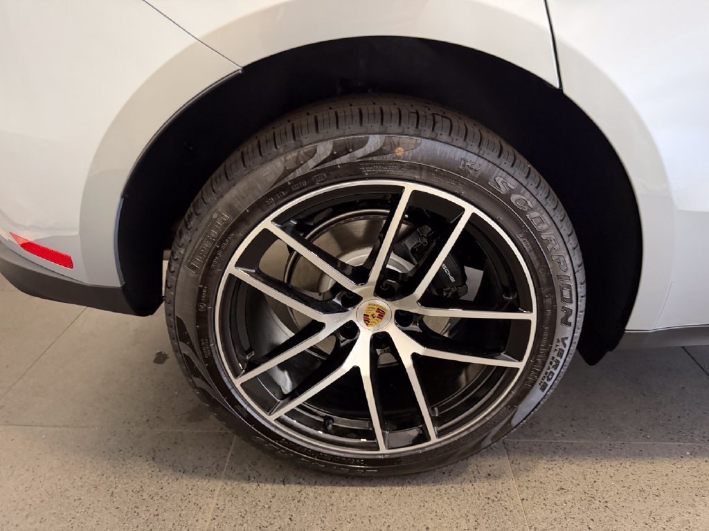 New 2026 Porsche Macan AWD/4WD image 12