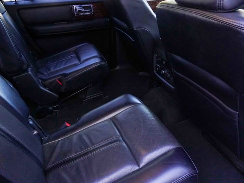 Used 2017 Lincoln Navigator Select image 33