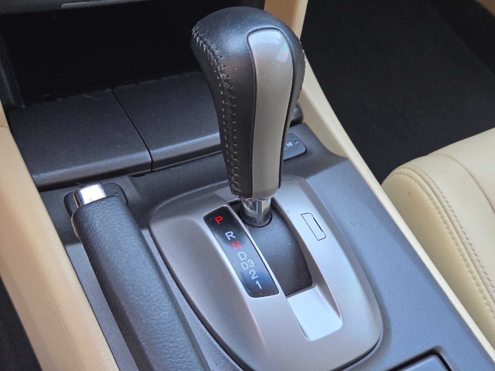 Used 2012 Honda Crosstour EX-L image 19