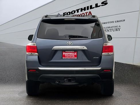 Used 2012 Toyota Highlander SE w/ Tow Pkg image 6