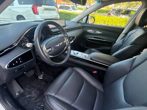 Used 2025 Genesis GV70 2.5T AWD/4WD image 12