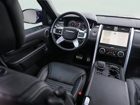 Used 2024 Land Rover Discovery Metropolitan Edition image 31