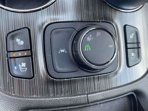 Used 2023 GMC Acadia SLT w/ Technology Package FWD image 24