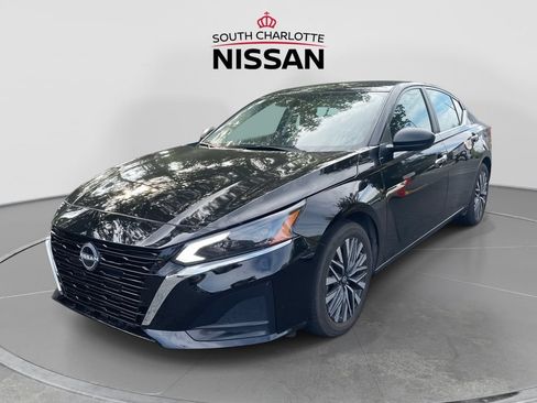 Used 2025 Nissan Altima 2.5 SV FWD image 3