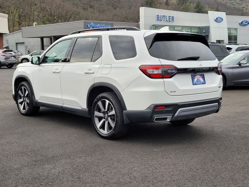 Used 2024 Honda Pilot Touring image 7