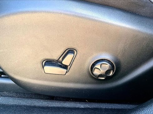 Used 2020 Jeep Cherokee Limited image 31