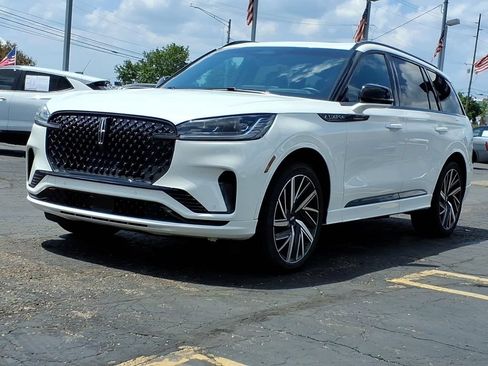 Used 2025 Lincoln Aviator Black Label w/ Jet Appearance Package AWD/4WD image 3