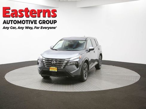 Used 2024 Nissan Rogue SV image 88