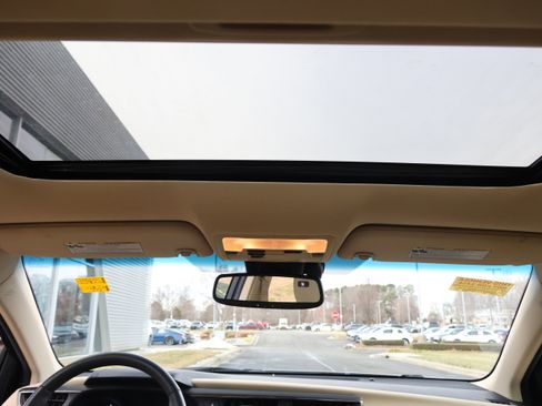 Used 2016 Toyota Avalon Limited image 30