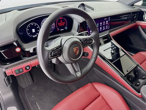 Used 2024 Porsche Panamera 4 image 4