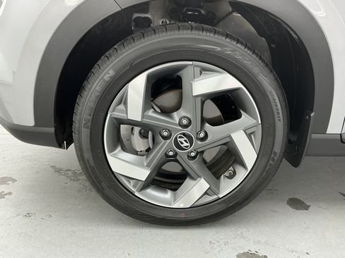Used 2025 Hyundai Venue SEL image 18