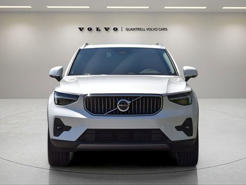 Certified 2025 Volvo XC40 B5 Plus w/ Protection Package Premier image 6