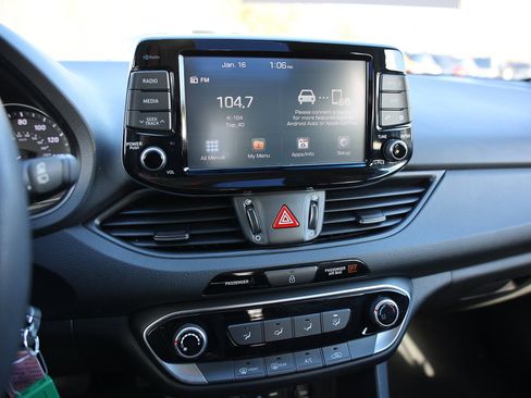 Used 2018 Hyundai Elantra GT image 20