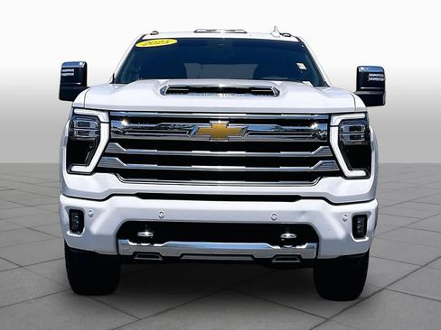 Used 2025 Chevrolet Silverado 2500 High Country w/ High Country Premium Package AWD/4WD image 4