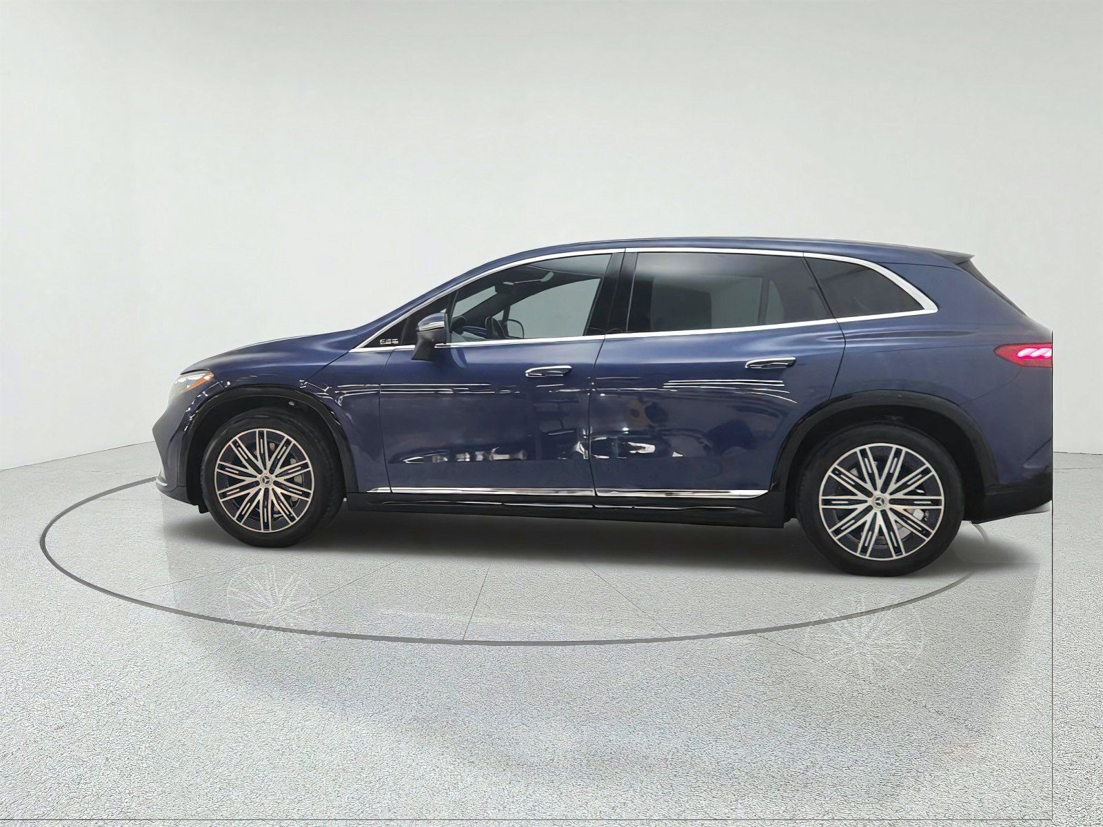 Used 2023 Mercedes-Benz EQS 580 4MATIC SUV image 8