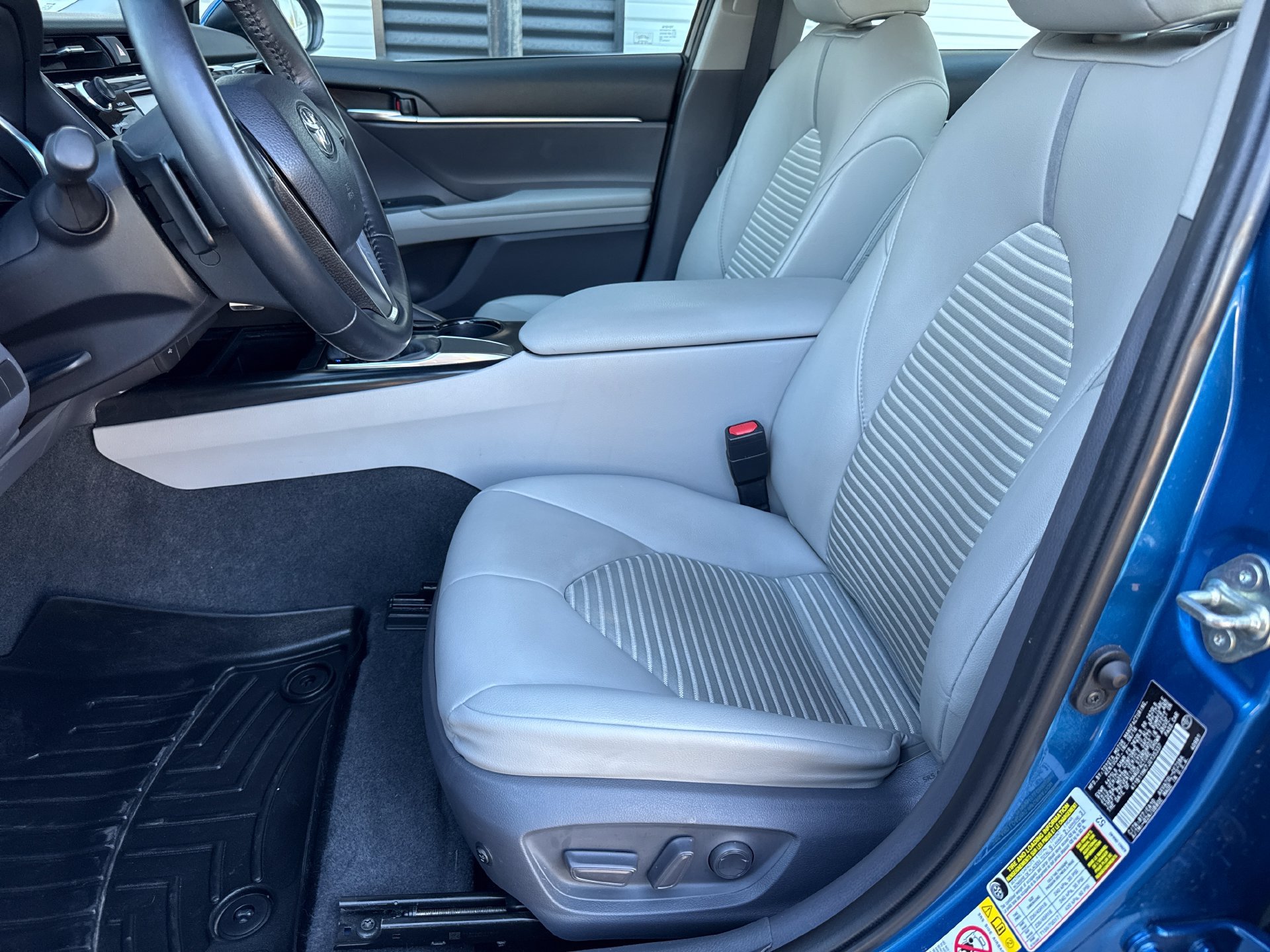 Used 2018 Toyota Camry SE FWD image 13