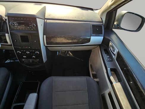 Used 2009 Dodge Grand Caravan SXT image 4