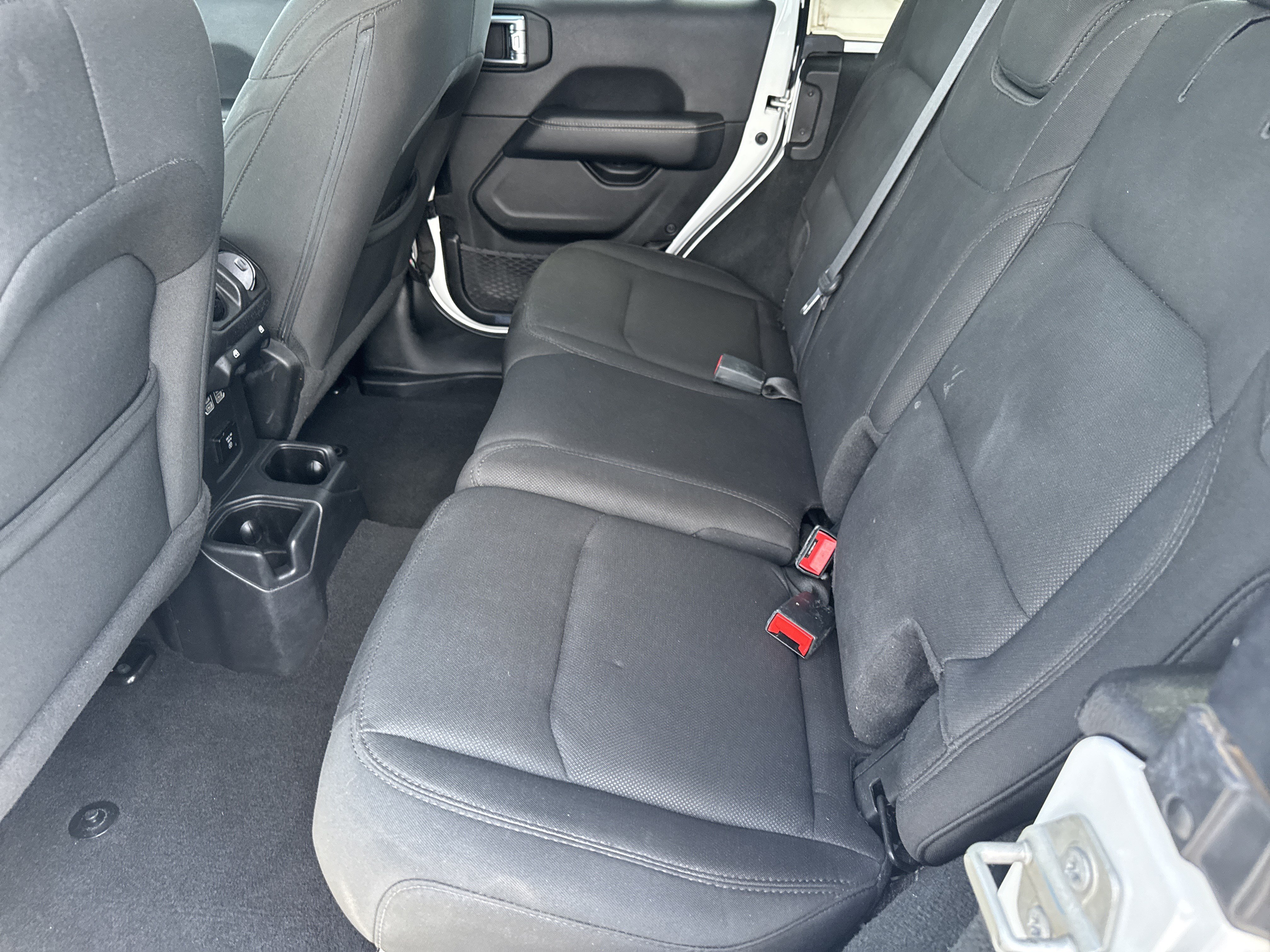 Used 2023 Jeep Wrangler Unlimited Sahara AWD/4WD image 6