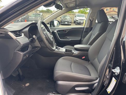 Used 2025 Toyota RAV4 LE image 27