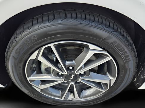 Used 2024 Kia Forte LXS FWD image 28
