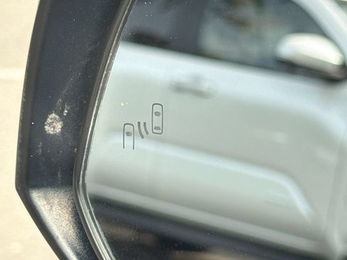 Used 2025 Toyota RAV4 XLE AWD/4WD image 18
