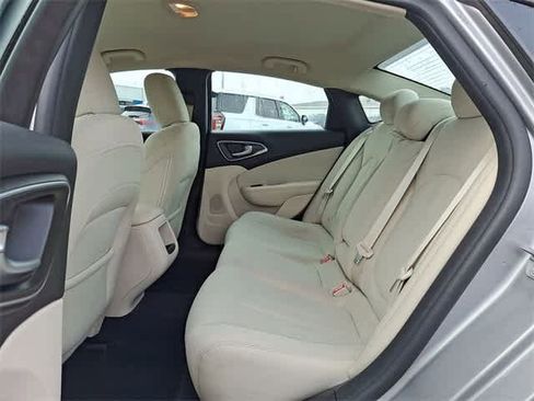 Used 2016 Chrysler 200 Limited image 28