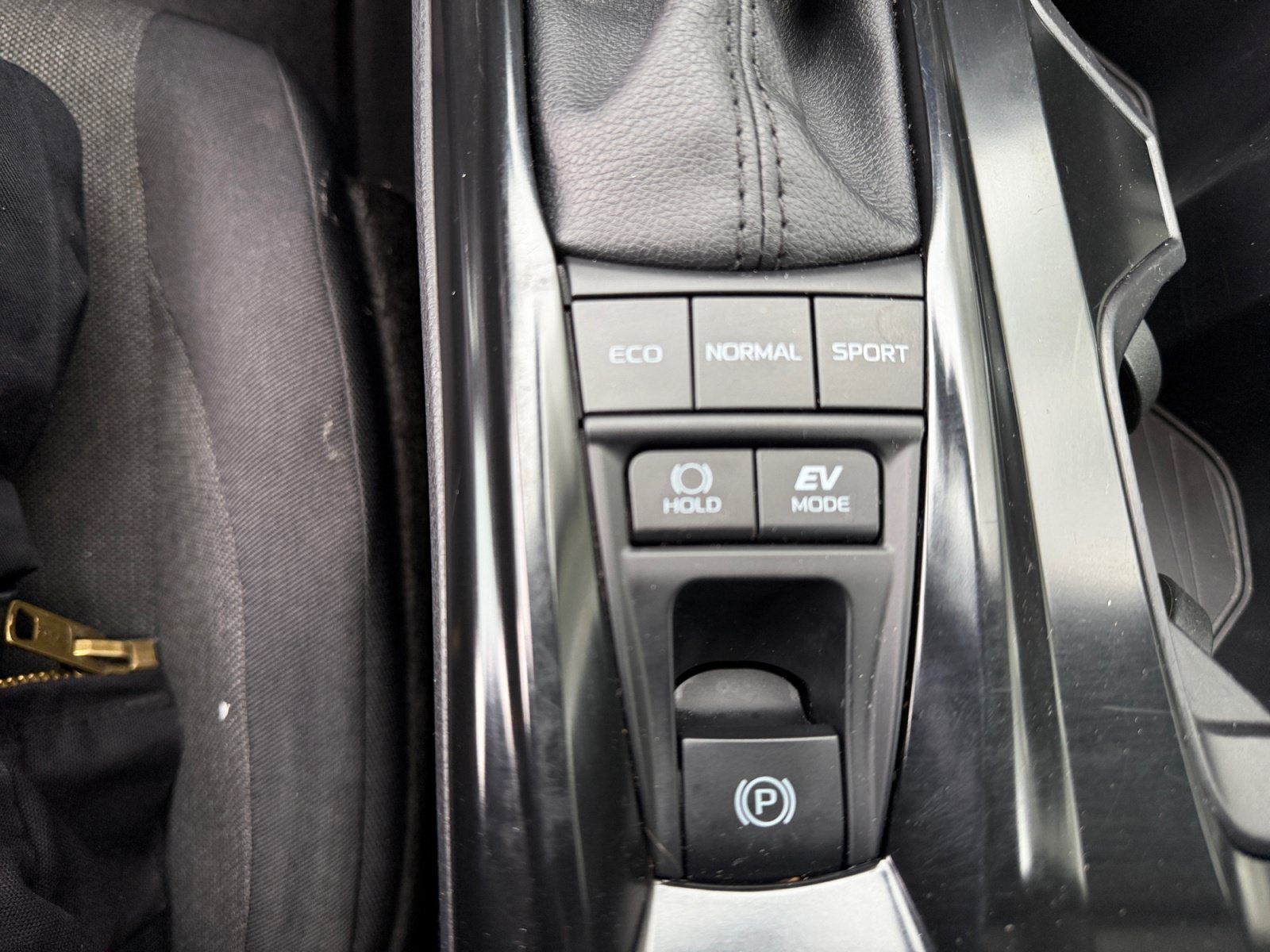 Used 2025 Toyota Camry LE FWD image 23