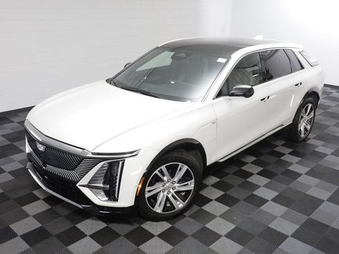 Used 2024 Cadillac Lyriq Tech w/ Driver Assist Package AWD/4WD image 2