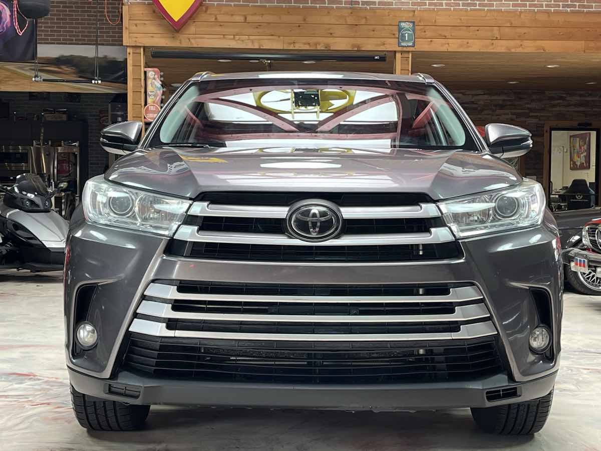 Used 2019 Toyota Highlander XLE AWD/4WD image 3