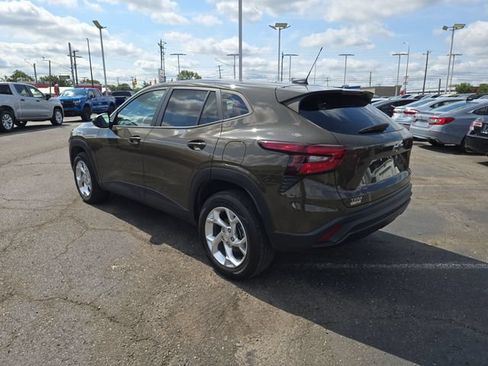 Used 2024 Chevrolet Trax LS w/ LS Convenience Package FWD image 6