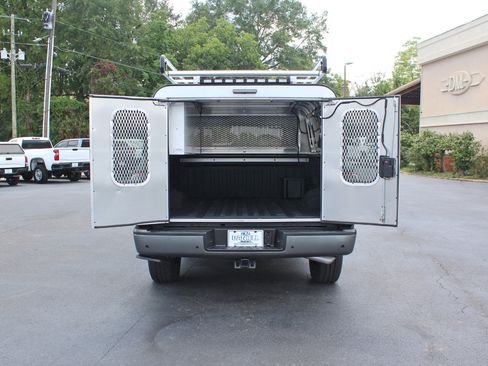 Used 2023 Nissan Titan SV w/ SV Utility Package image 13