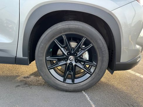 Used 2024 Toyota Grand Highlander Limited FWD image 25
