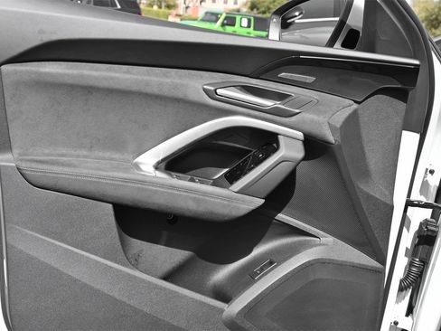 Certified 2025 Audi SQ5 Premium Plus w/ Premium Plus Package AWD/4WD image 17