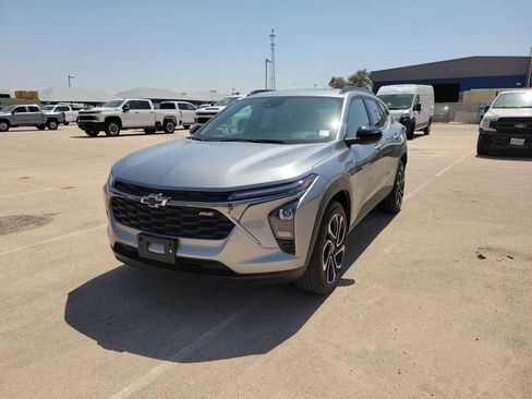 Used 2025 Chevrolet Trax RS w/ Sunroof Package FWD image 4