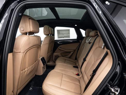 Certified 2026 Porsche Macan AWD/4WD image 20