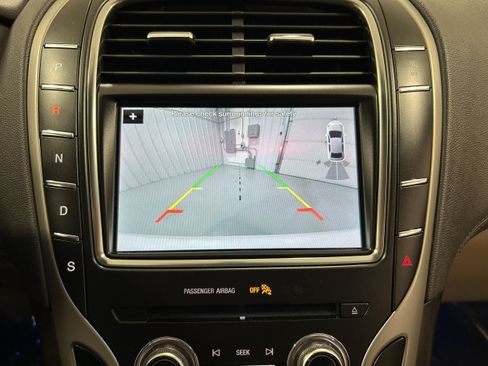 Used 2019 Lincoln Nautilus Select AWD/4WD image 9