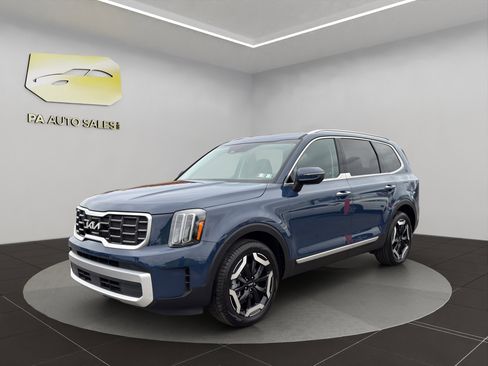 Used 2025 Kia Telluride S image 3