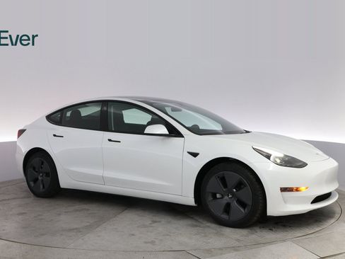 Used 2023 Tesla Model 3 Standard Range image 5