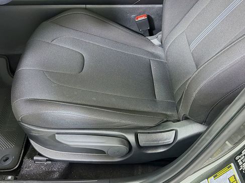 Used 2025 Hyundai Elantra SE image 21